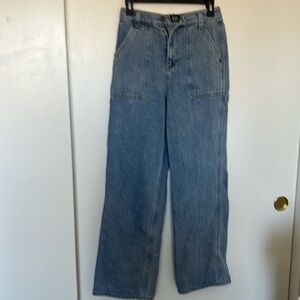 Simply Society Women's Jrs light wash size 3/26 cargo relaxed fit EUC!!!